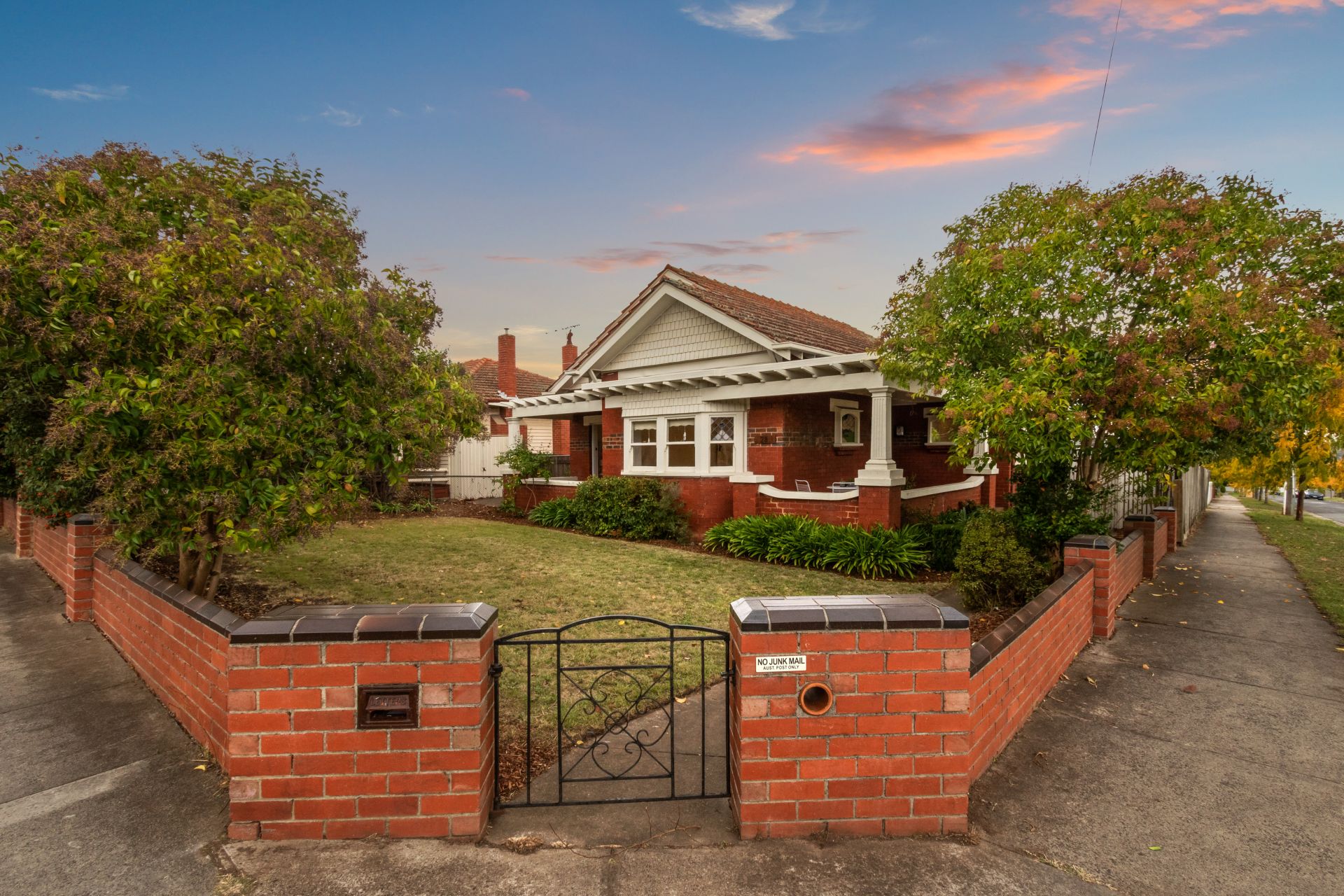 Real Estate For Sale 28 Oakhill Avenue Reservoir , VIC