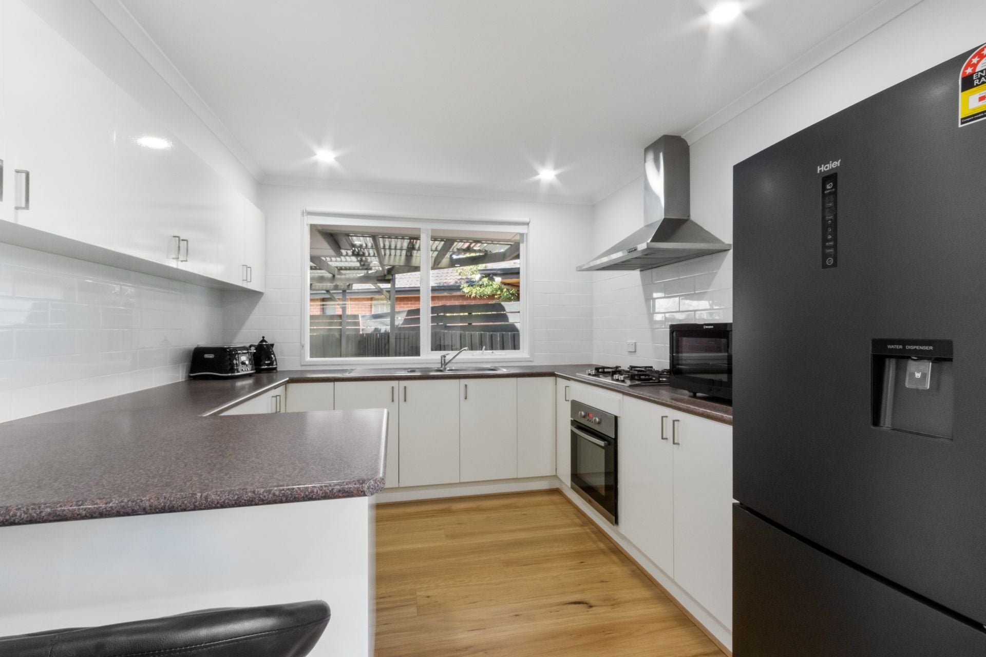 Stunning unit in ideal locale