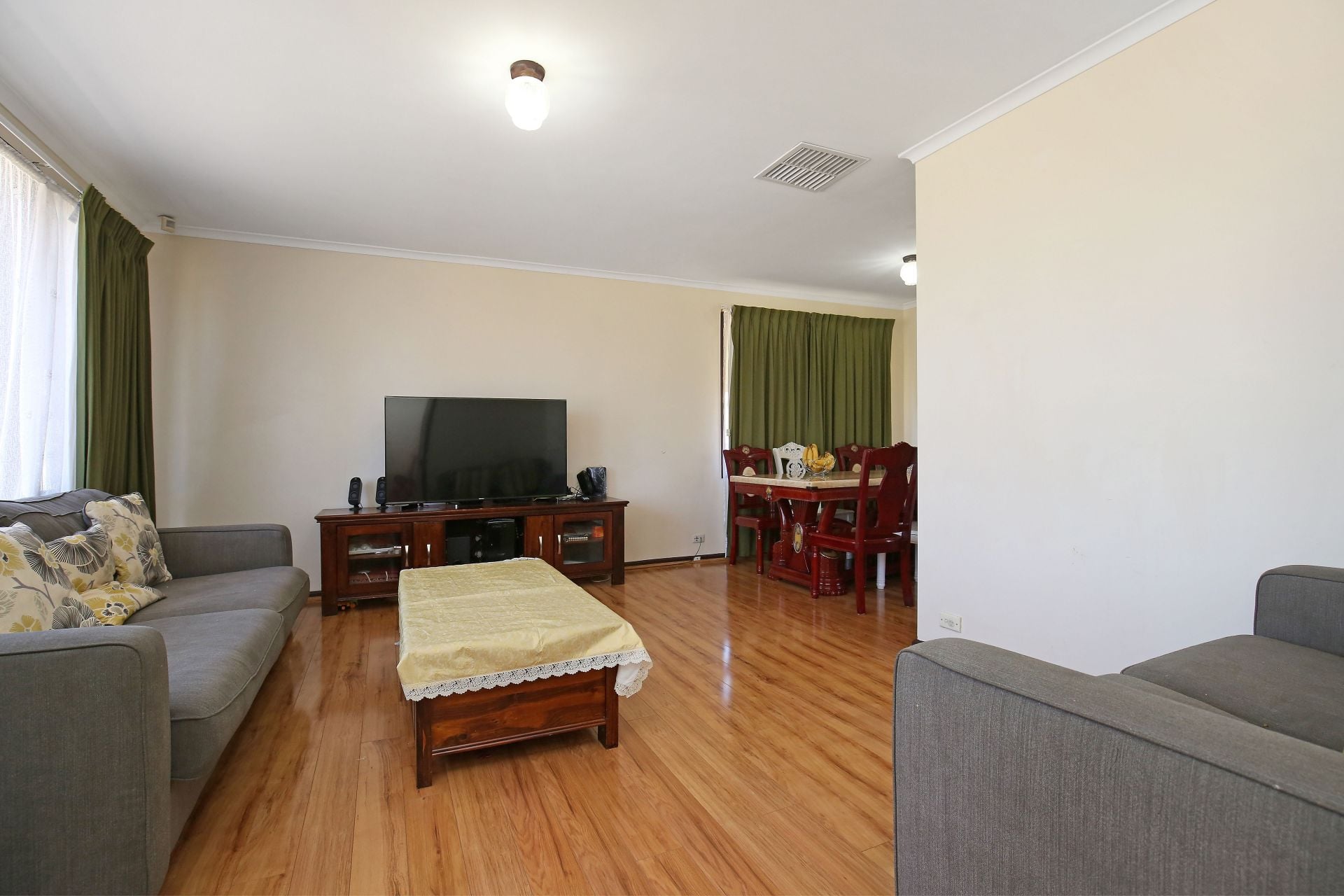 COMFORT AND CHARM   *Insp Wed 18th Apr @ 4:15pm*