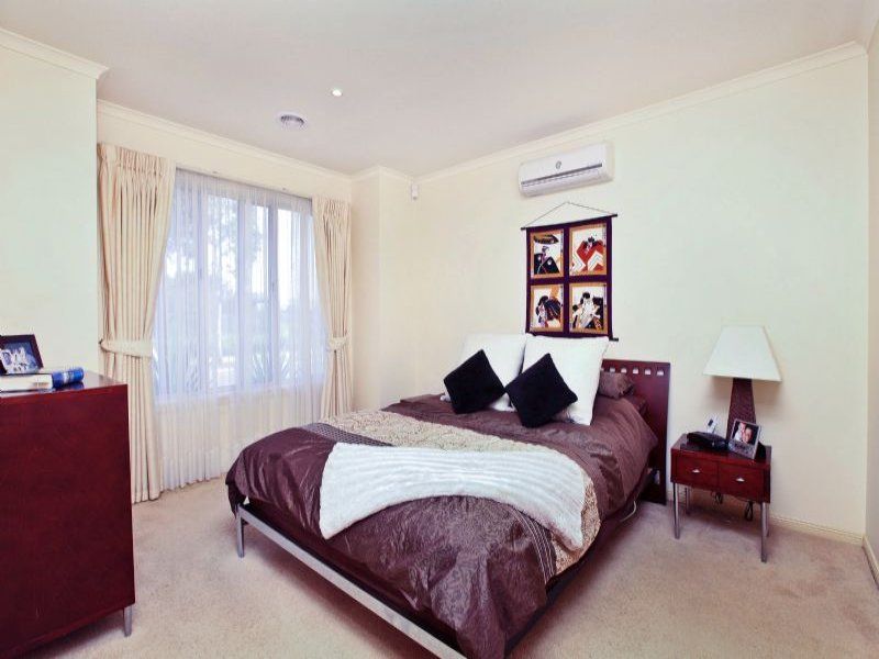 16 Naracoorte Drive, Caroline Springs - Thumbnail 7