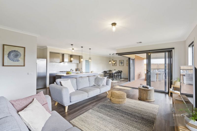 1 Blake Drive, Maddingley - Thumbnail 3