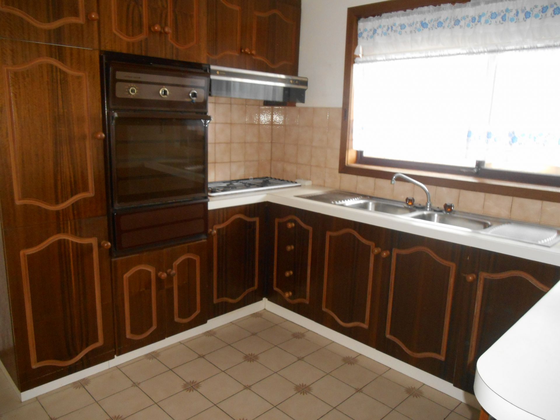 Great Location, 3 Bedroom Unit