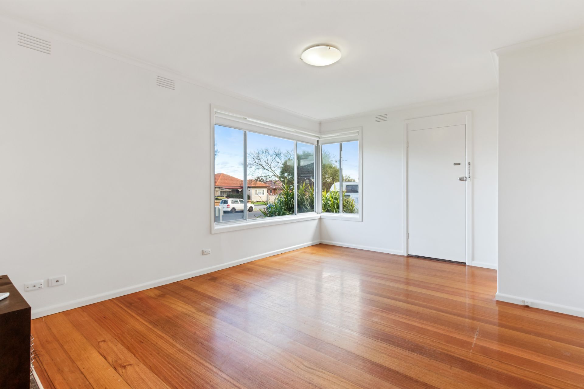 ONE WEEKS FREE RENT!!!
