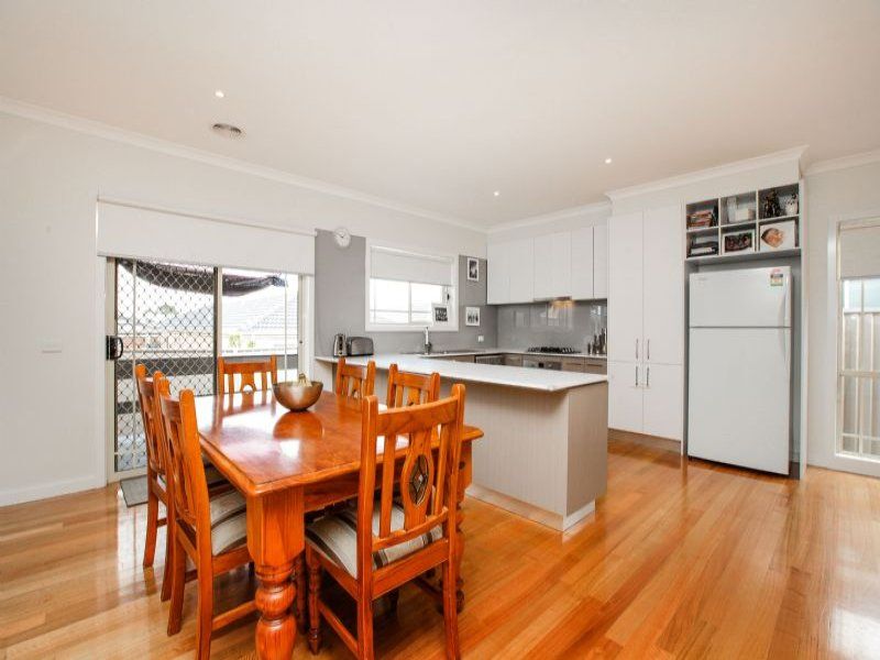 11 Forest Glade Way, Caroline Springs - Thumbnail 5