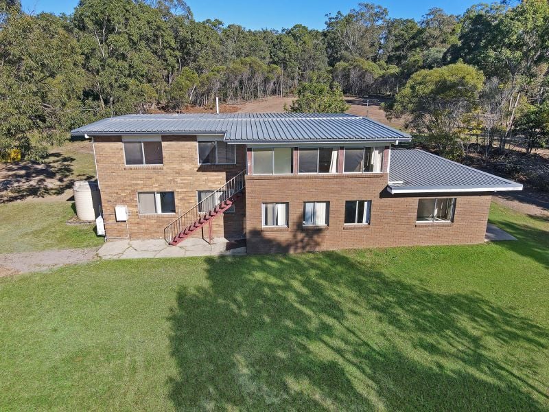 6 Bedroom Renovator's Delight with Enormous Potential