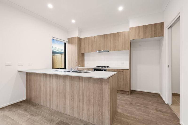 12/2 Westonbury Drive, Truganina