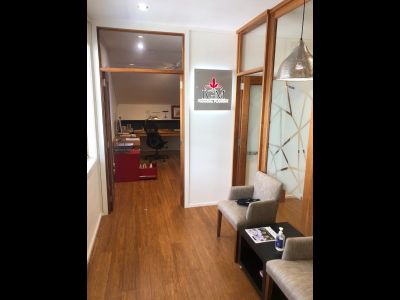 HIGHLY FUNCTIONAL OFFICE IN SPRING HILL!