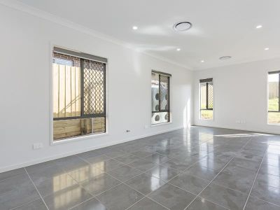 27 Lacilo, Riverstone