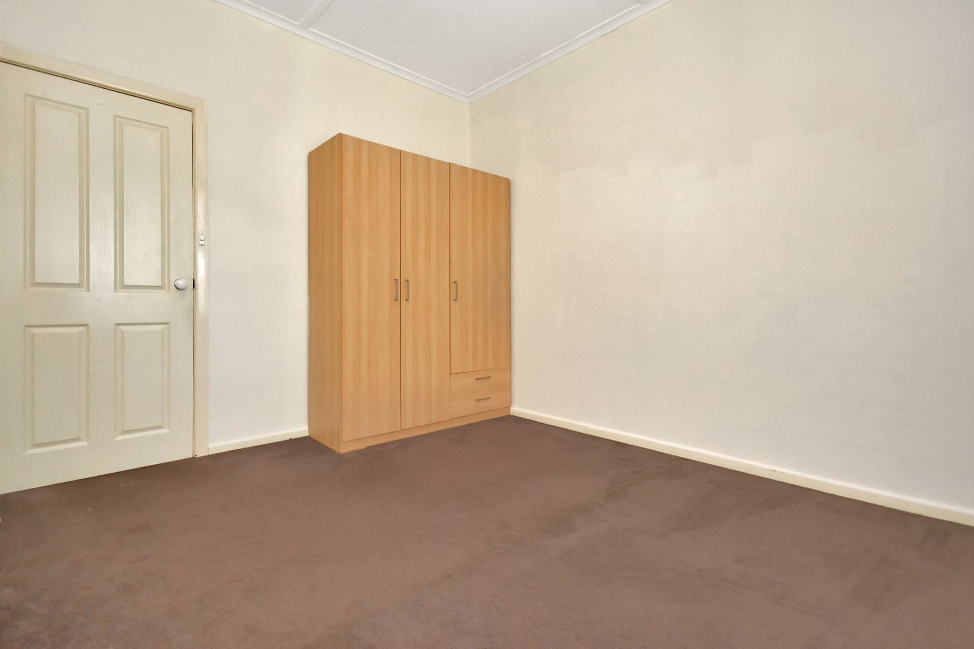 WELL PRESENTED & IN AN IDEAL LOCATION