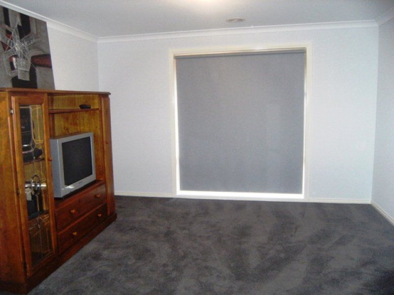 41 Pro Hart Way, Caroline Springs - Thumbnail 4