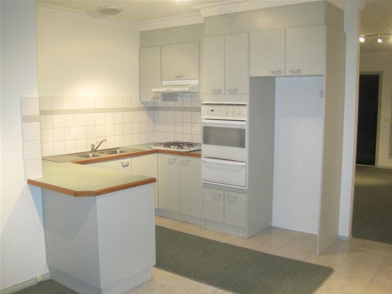 FRESHLY PAINTED UNIT IN AN IDEAL LOCATION!