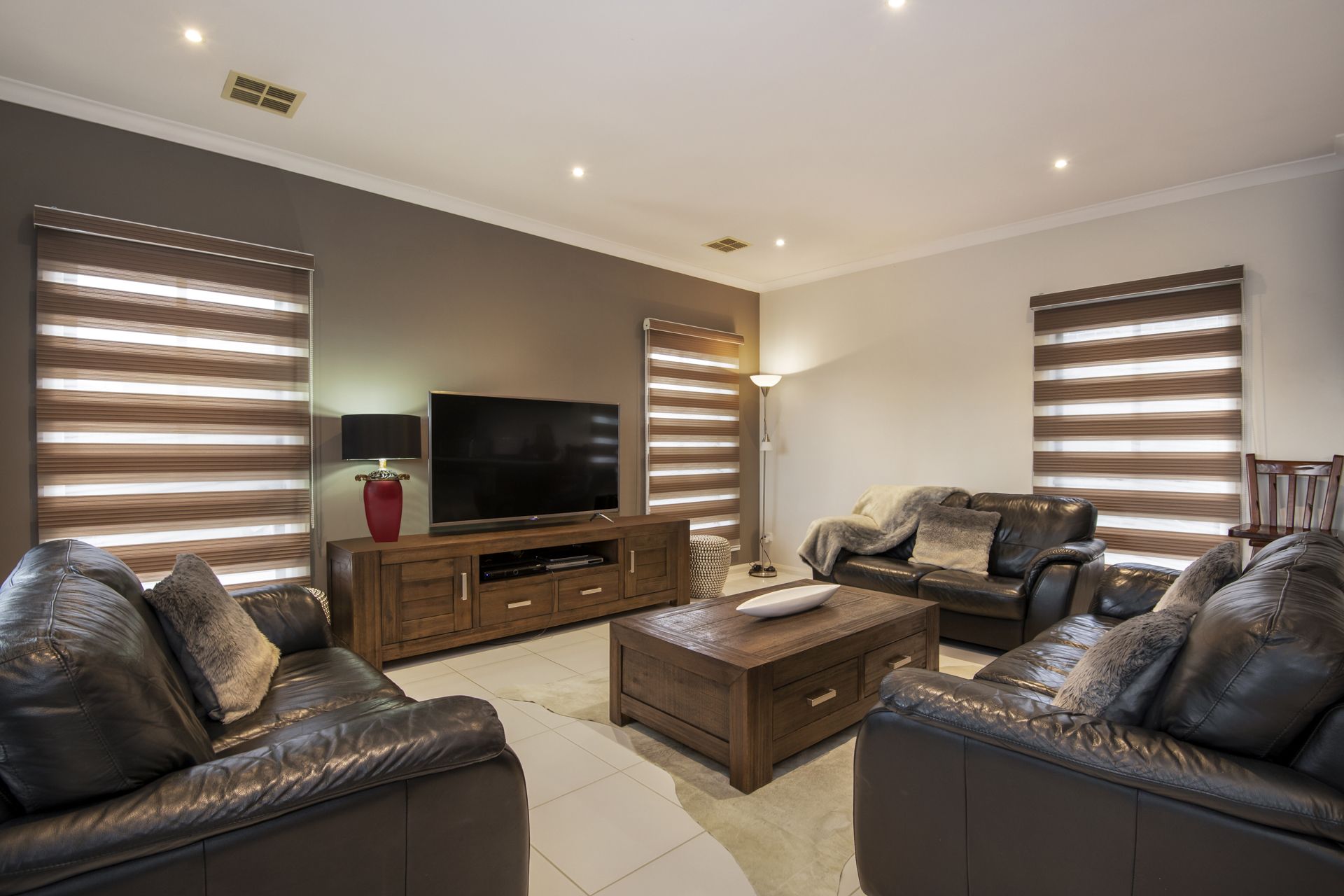 GREAT FAMILY HOME  - DUAL CORNER ACCESS