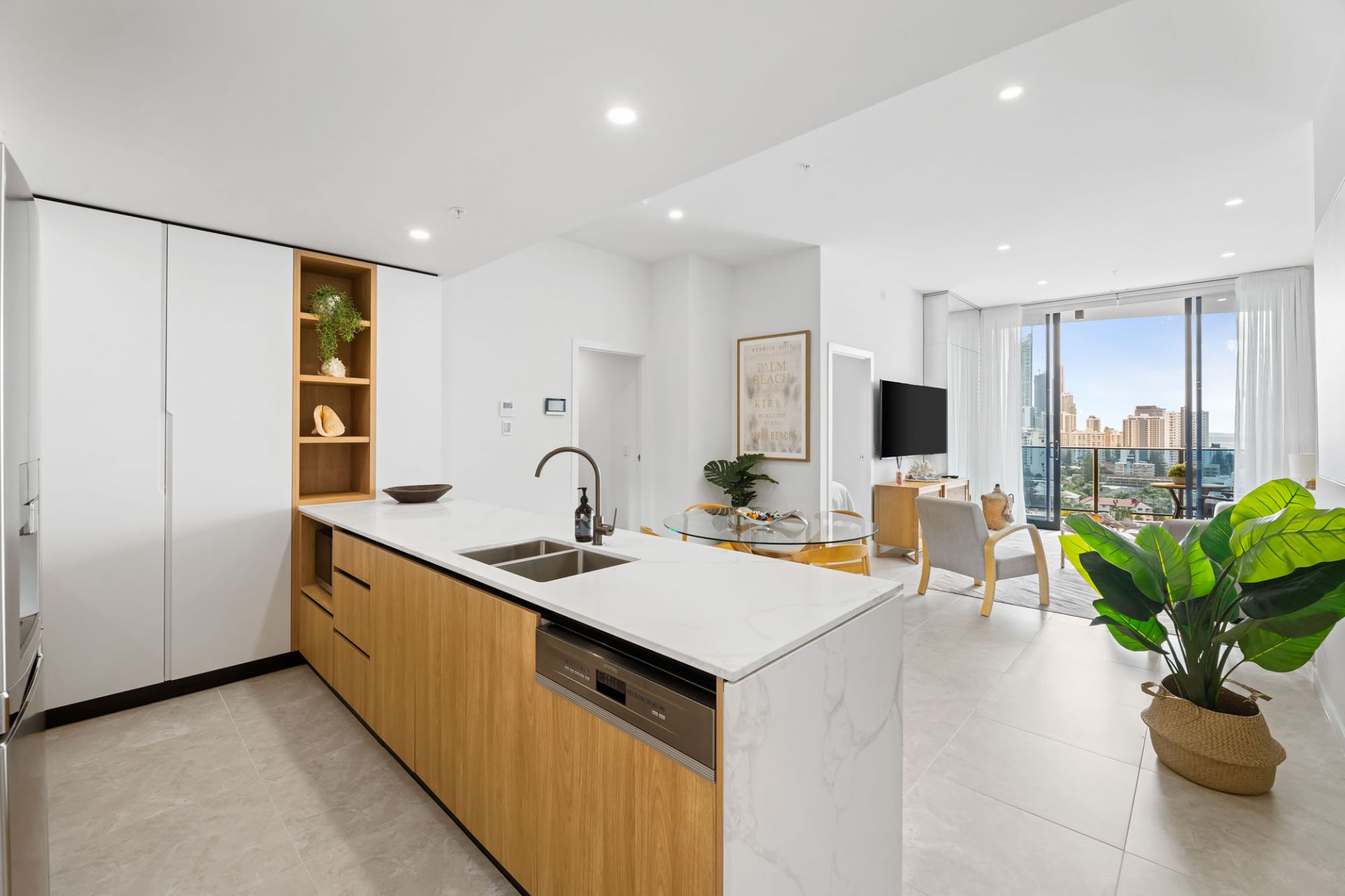 1602/28-30 Second Avenue, Broadbeach - Thumbnail 2