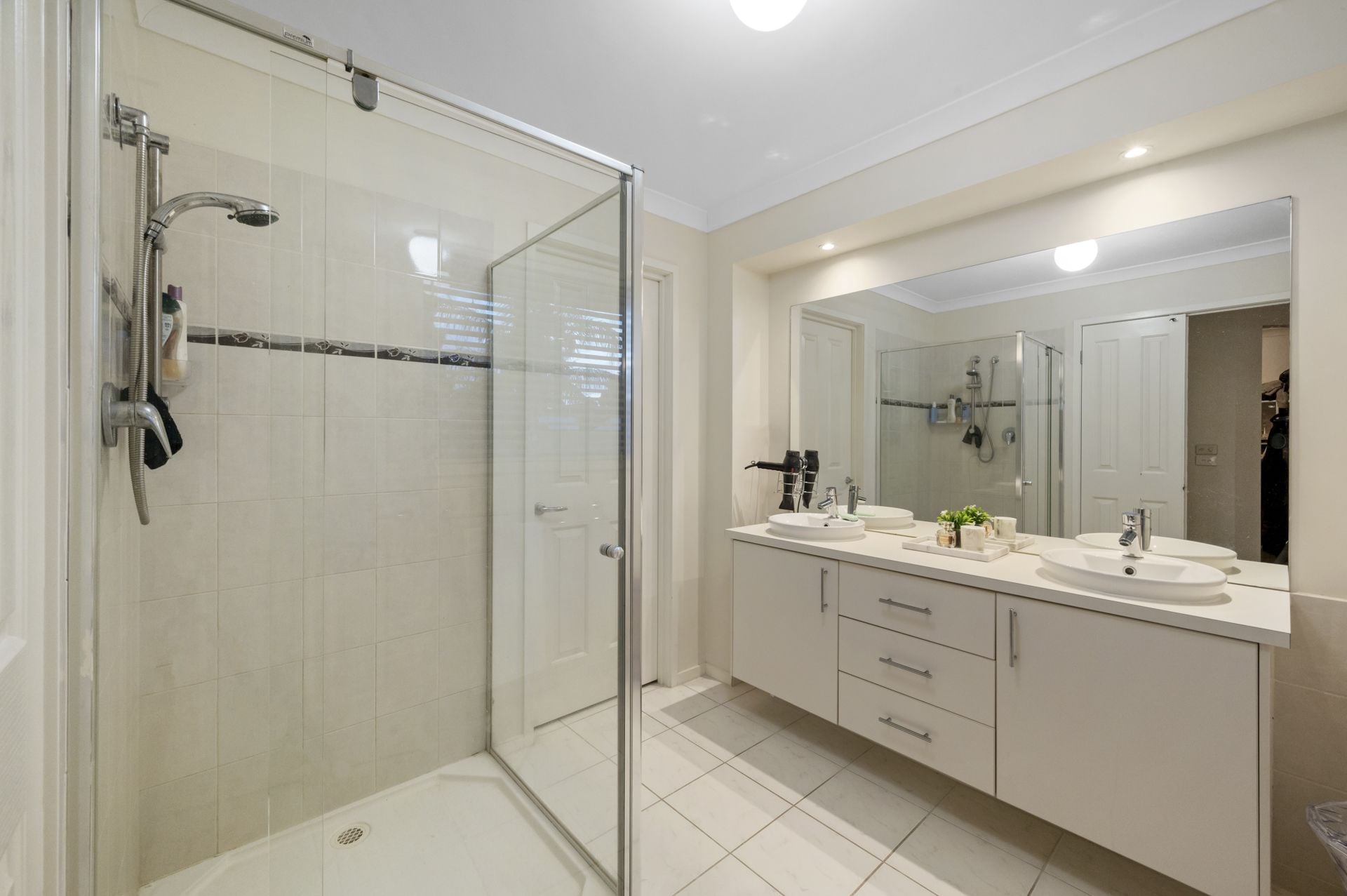 ULTIMATE ENTERTAINER - RESORT STYLE LIVING