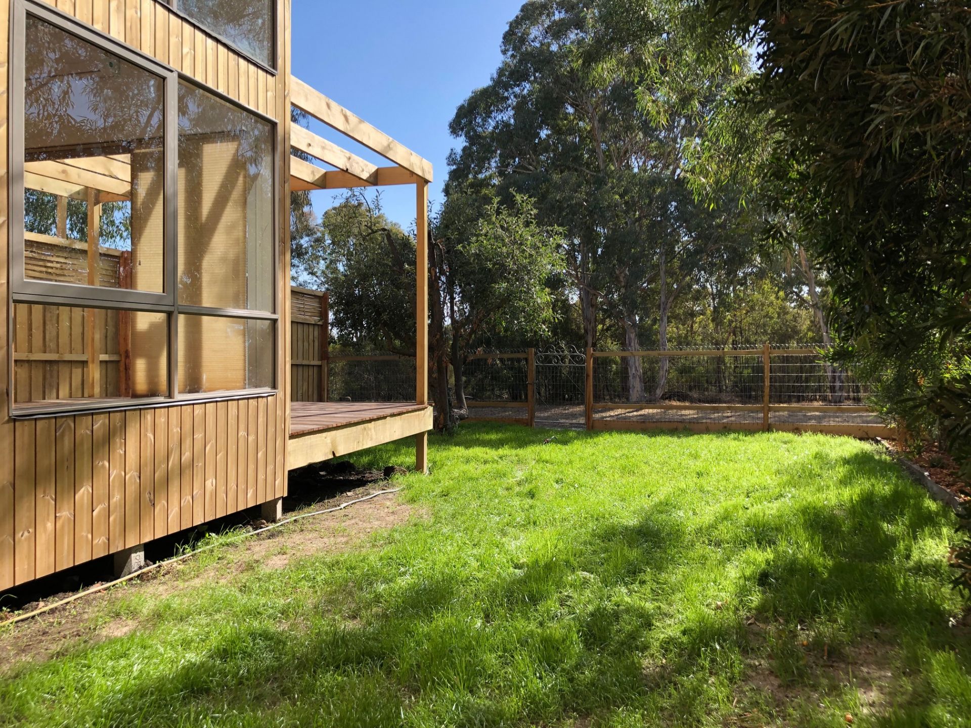 CONTEMPORARY LIVING & IN A FABULOUS LOCATION