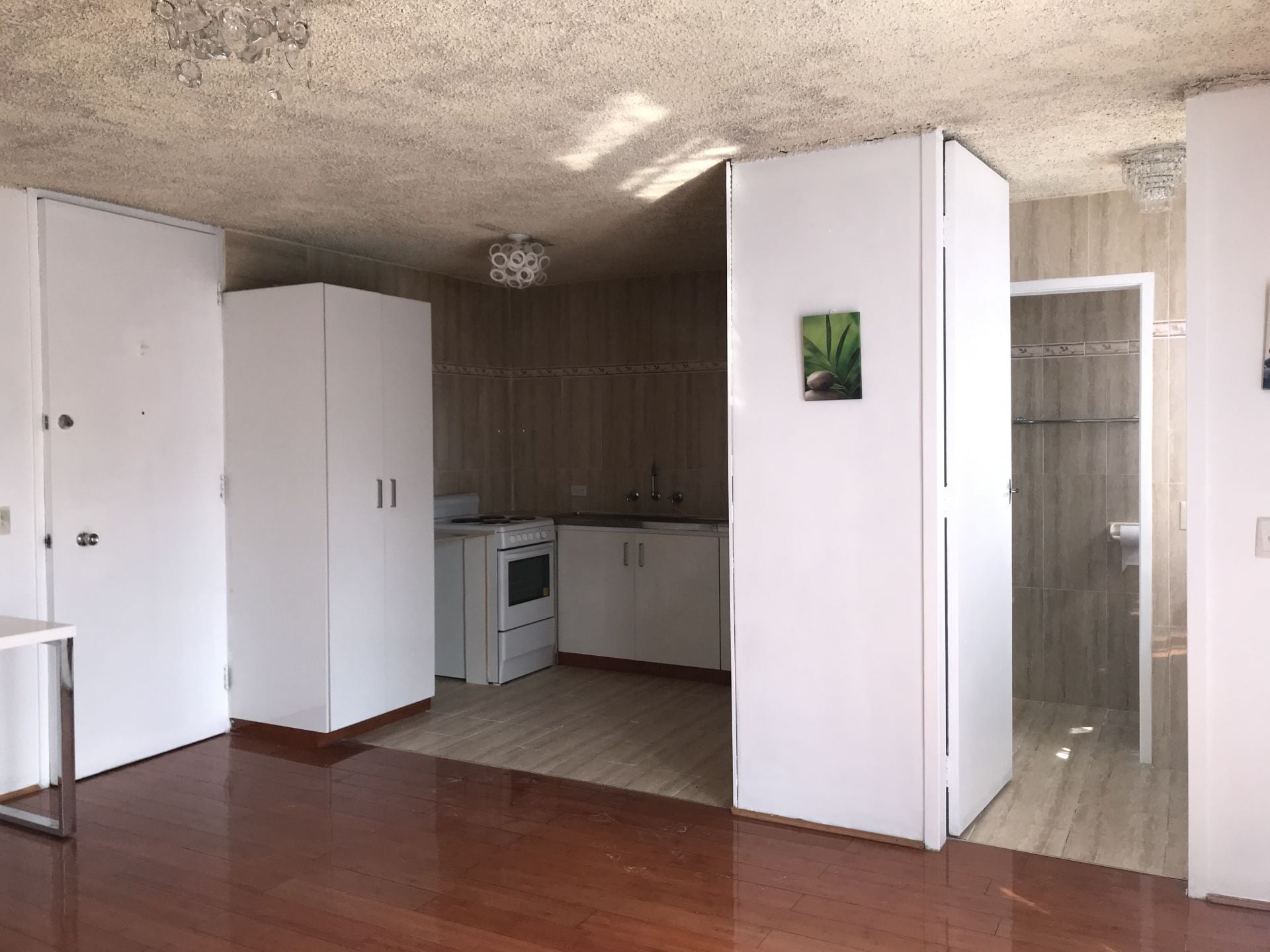 WALKING DISTANCE TO HIGH STREET!