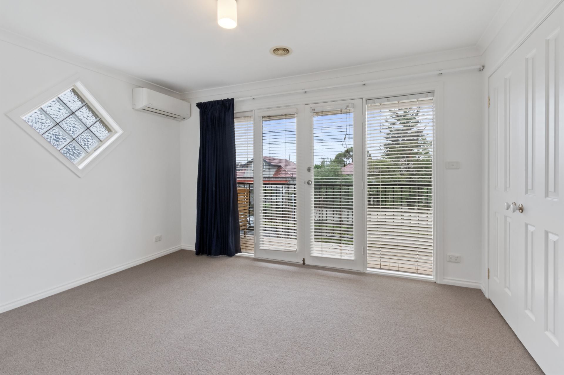 THORNBURY VILLAGE AT YOUR DOORSTEP
