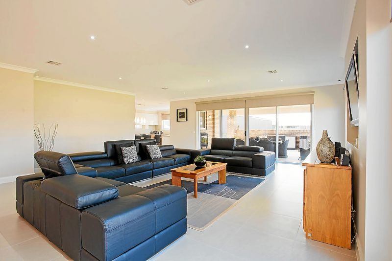 16 Carberry Drive, HOPETOUN PARK Sweeney Estate Agents