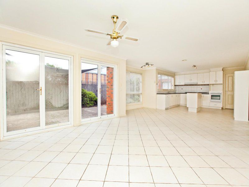 7 Emerald Court, Caroline Springs - Thumbnail 5