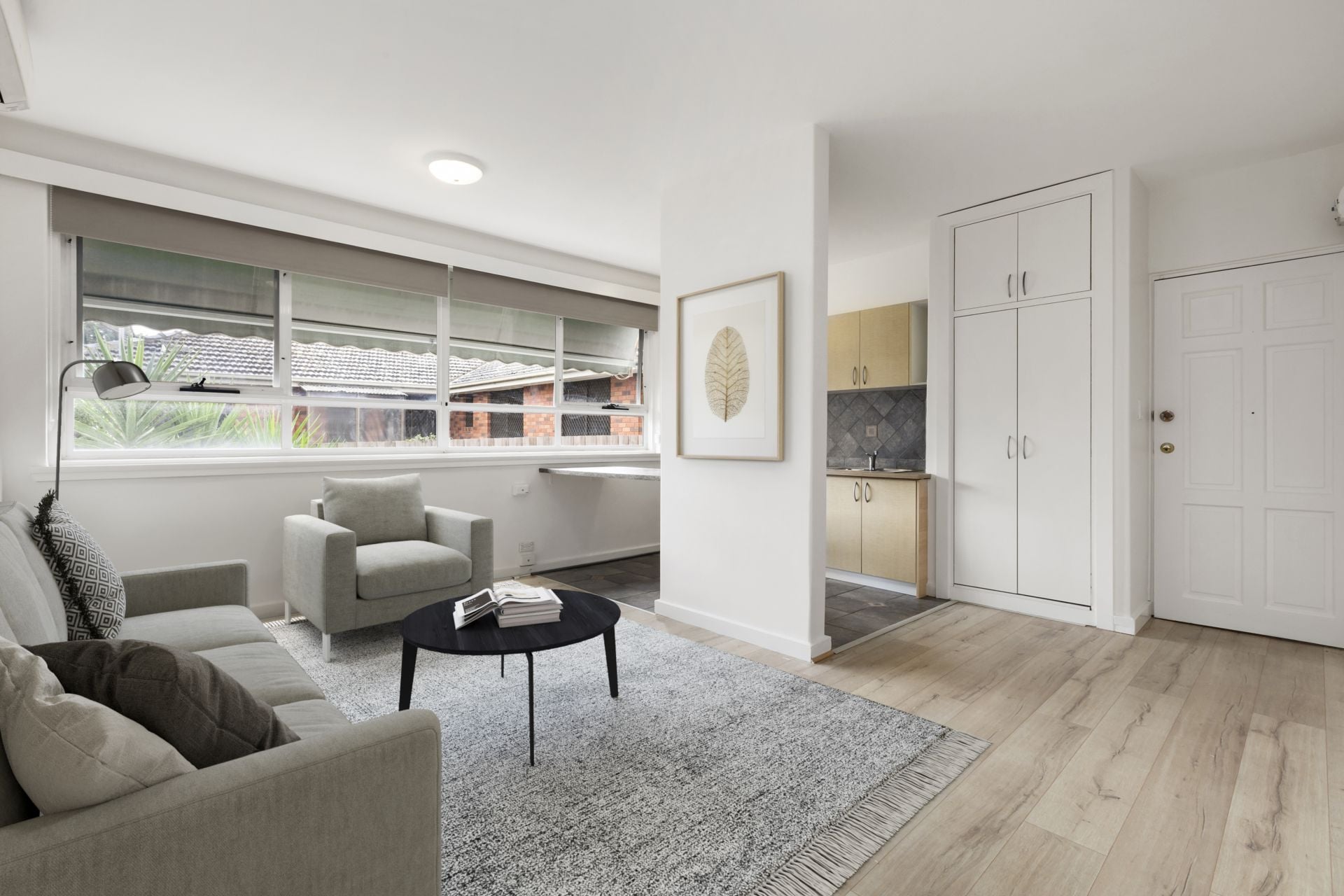Modern Open-Plan Apartment Minutes Away from Penders Park!