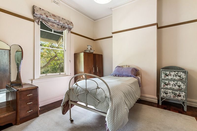 Edwardian Charm In Ivanhoe