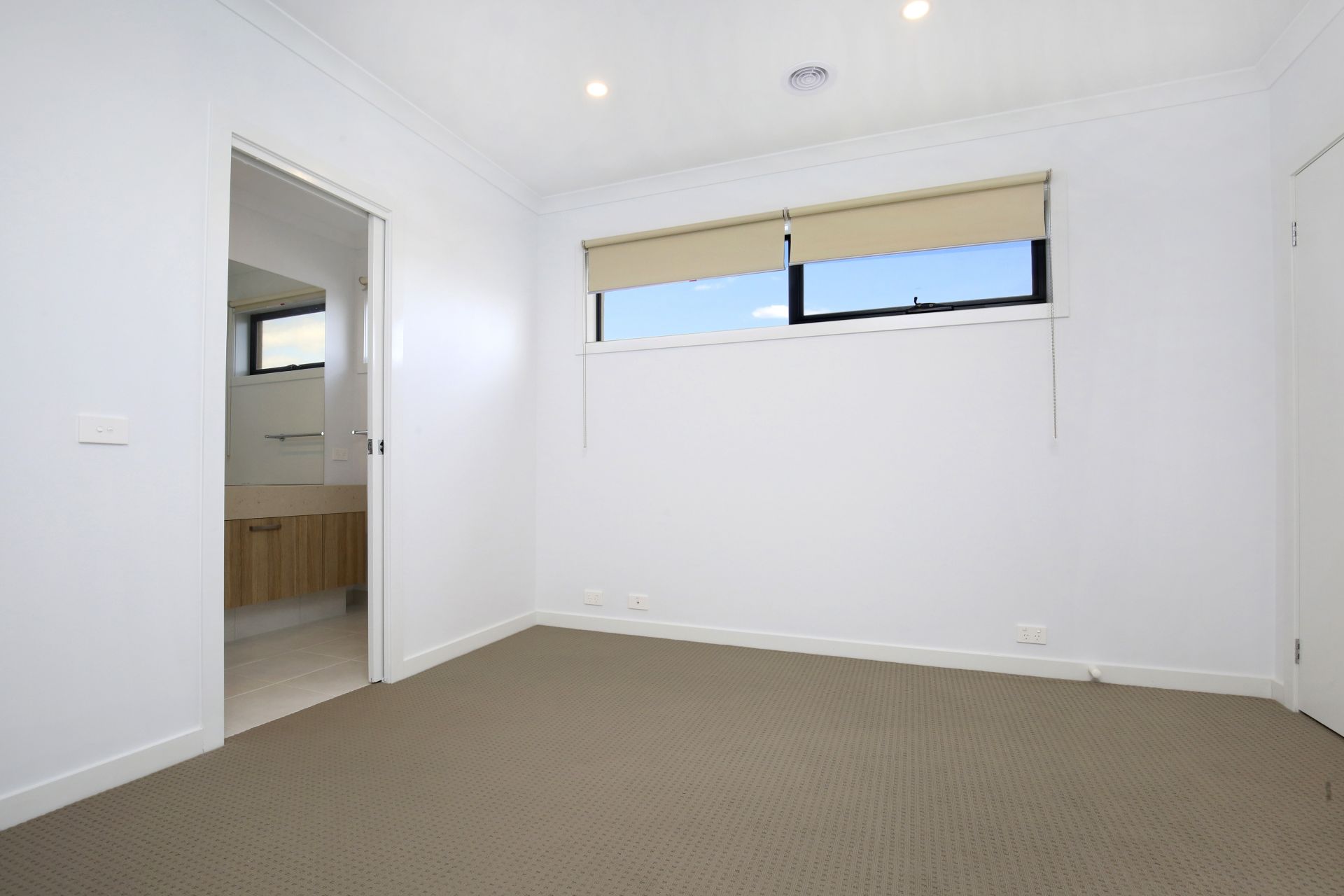 MODERN STYLISH LIVING   *Insp Thurs 20th Feb @ 4:30pm*