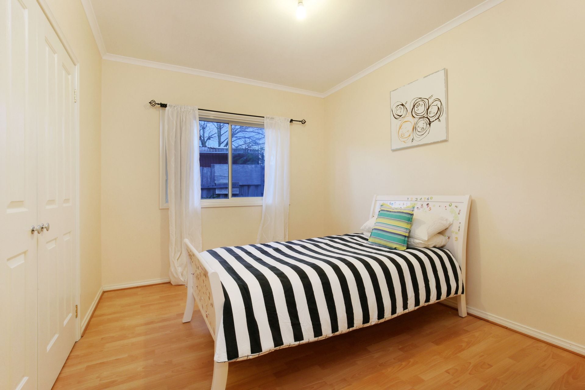 3 BEDROOM HOME LIKE UNIT. 
6-9 MONTH LEASE ONLY