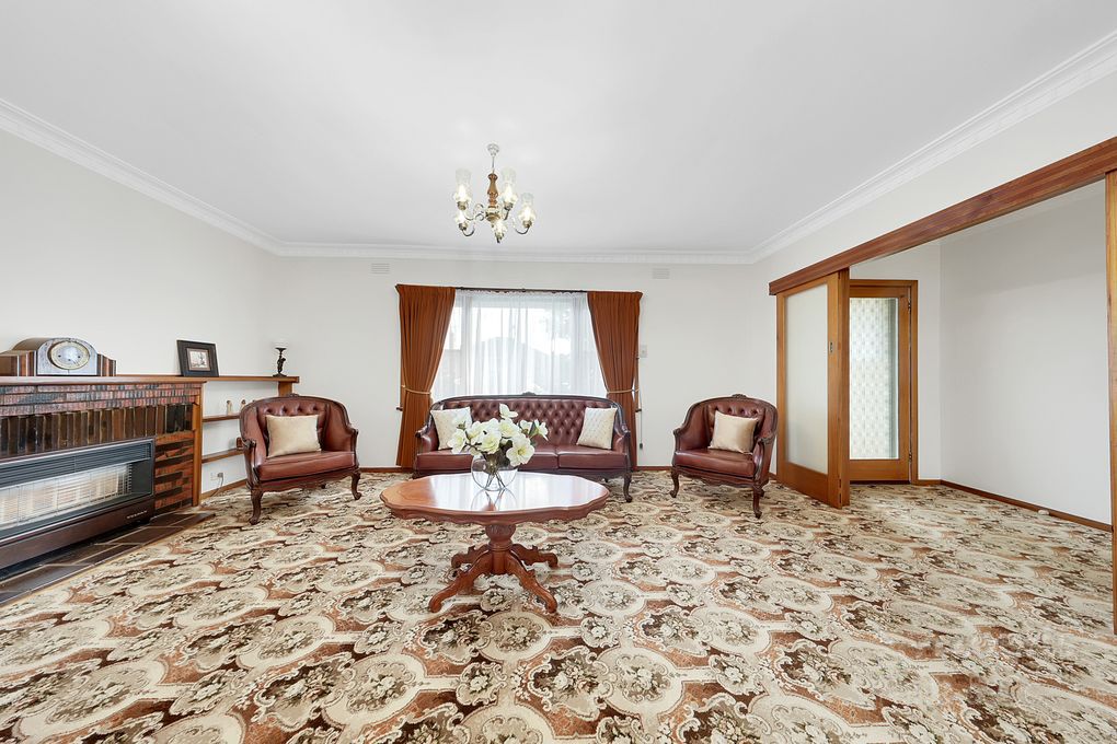 CHARMING HOME IN THE HEART OF RESERVOIR