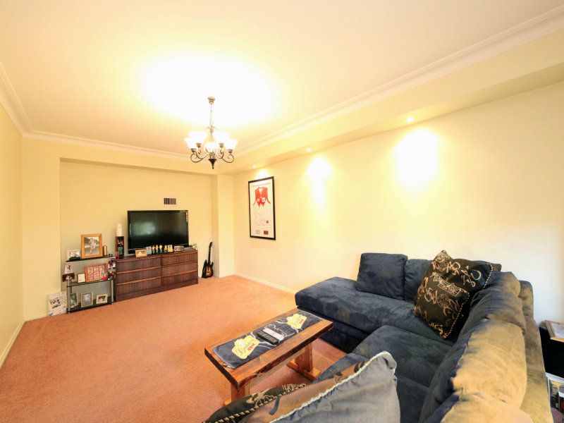 2 Trinity Way SOUTH MORANG, South Morang - Thumbnail 4
