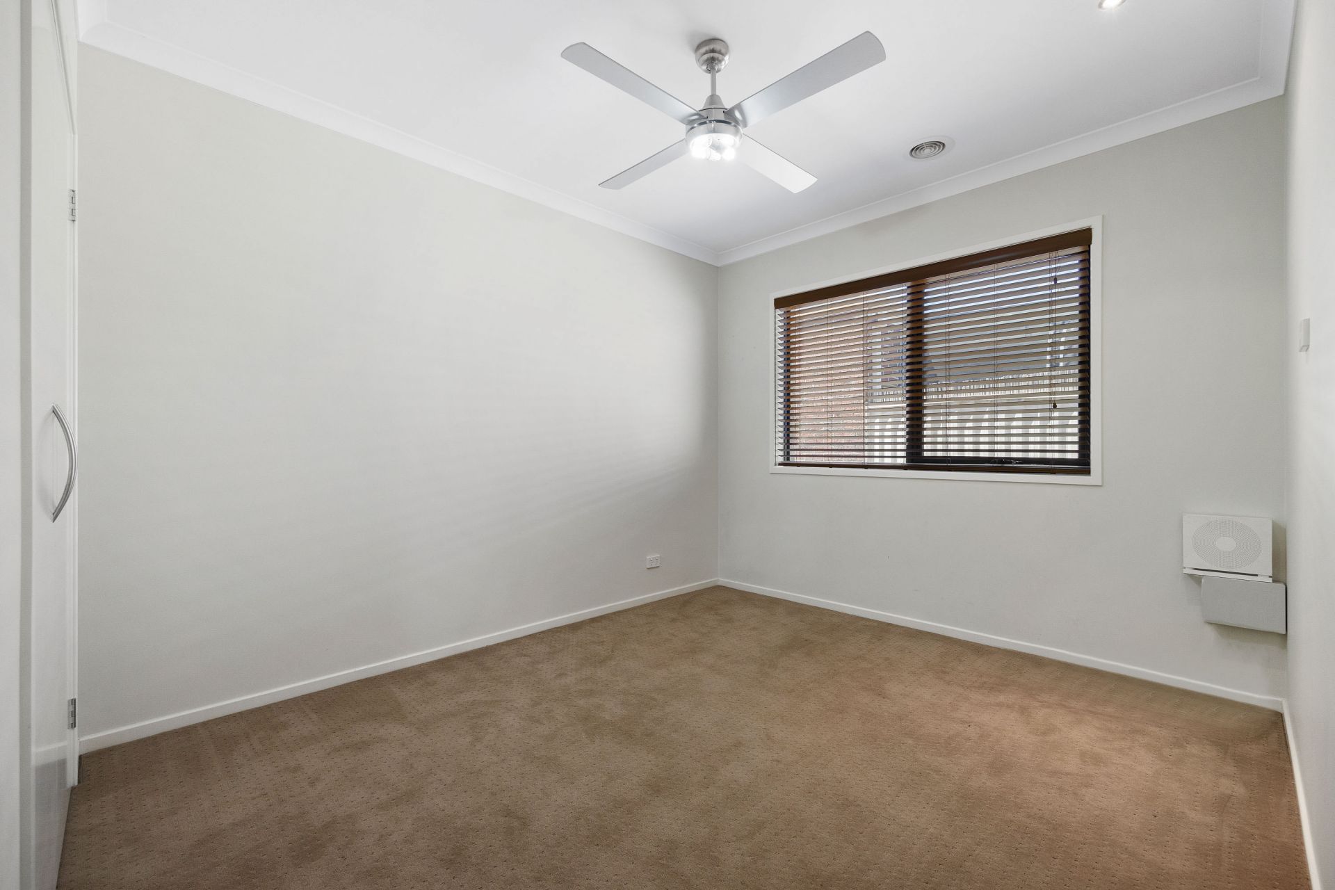 35 Scarborough Crescent Melton West VIC, Melton West - Thumbnail 8