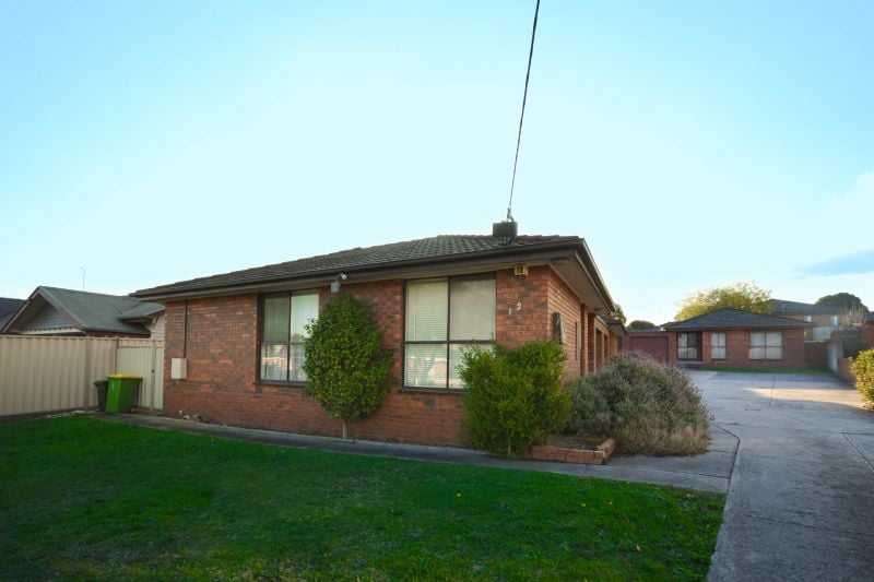 1/12 Hobbs Crescent, Reservoir