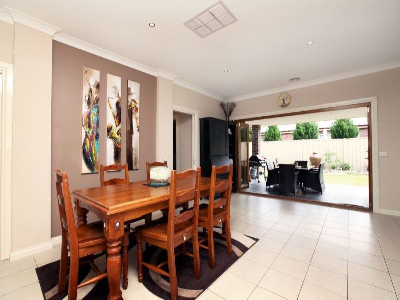 27 The Avenue, Caroline Springs - Thumbnail 5