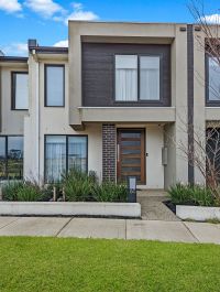 65 Creekside Street, Clyde VIC