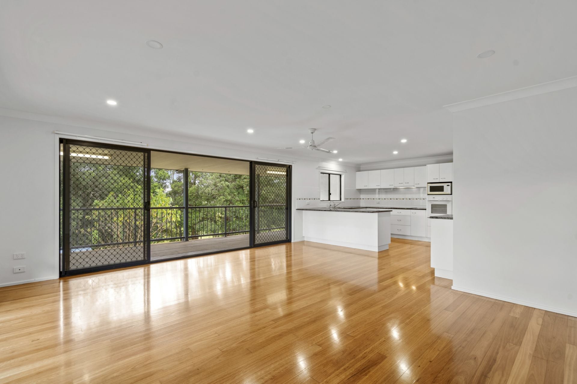 27 Yvonne Street Nambour QLD, Nambour - Thumbnail 3
