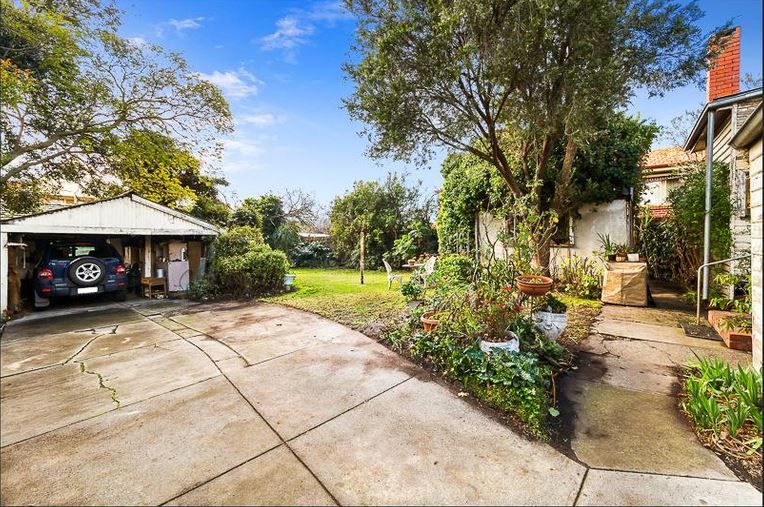 PERIOD CHARM IN AN IDEAL LOCATION
