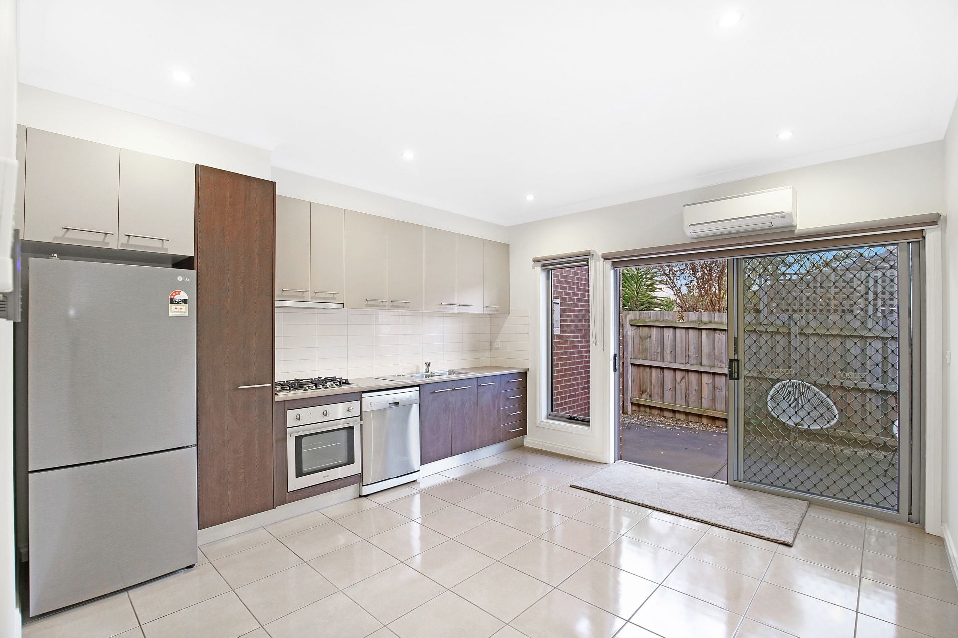 MODERN IN AN IDEAL LOCATION