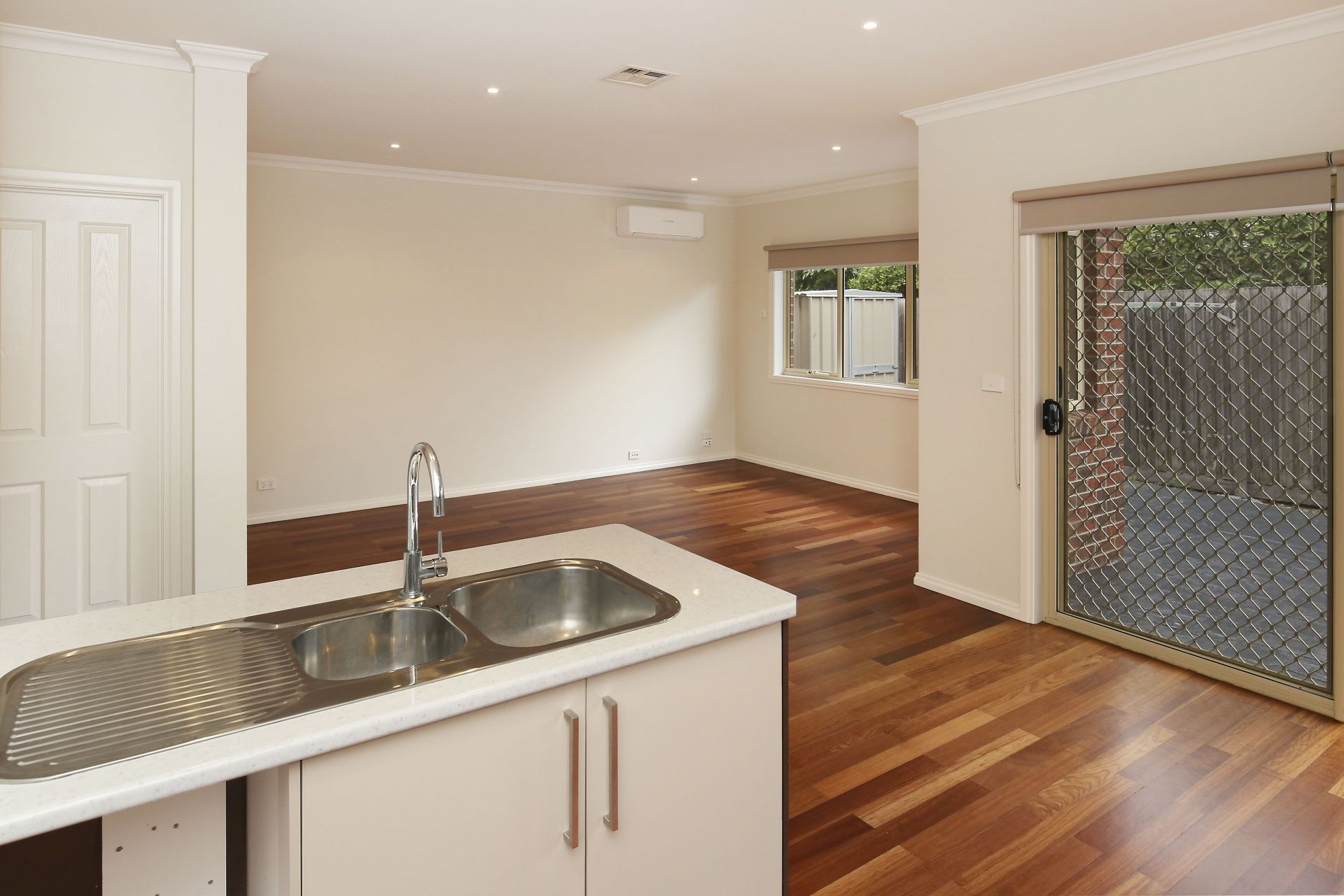 Modern, Bright & Spacious!