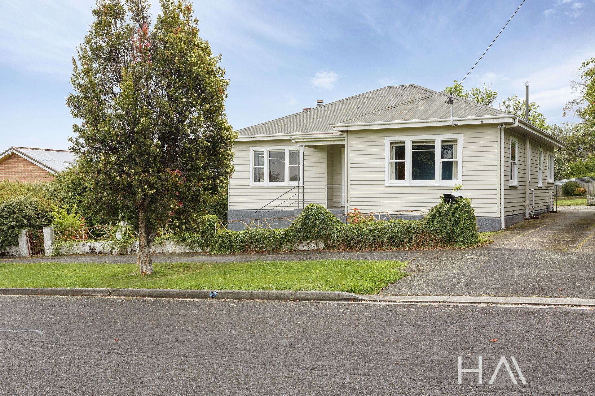 15 Benvenue Road St Leonards, St Leonards - Thumbnail 3