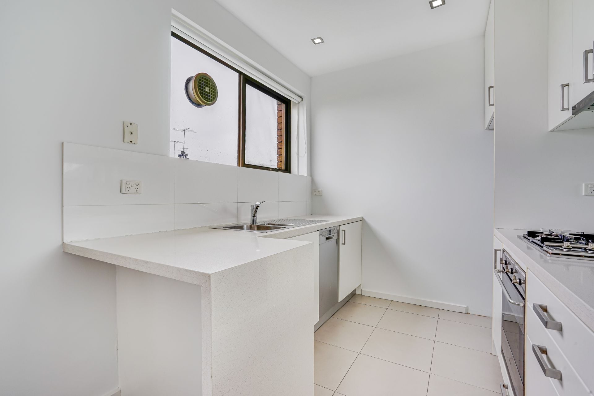 15/61 Robe Street ST KILDA VIC, St Kilda - Thumbnail 3