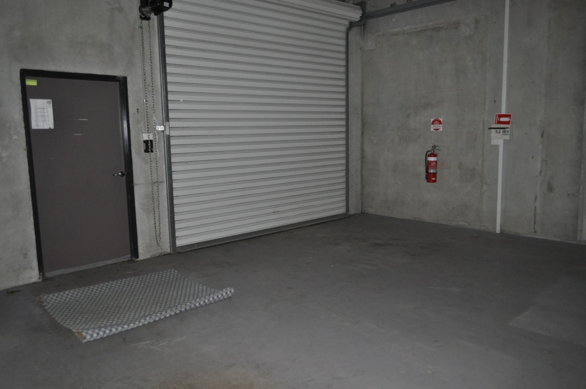 STORAGE UNIT IN EXCELLENT CONDITION!!