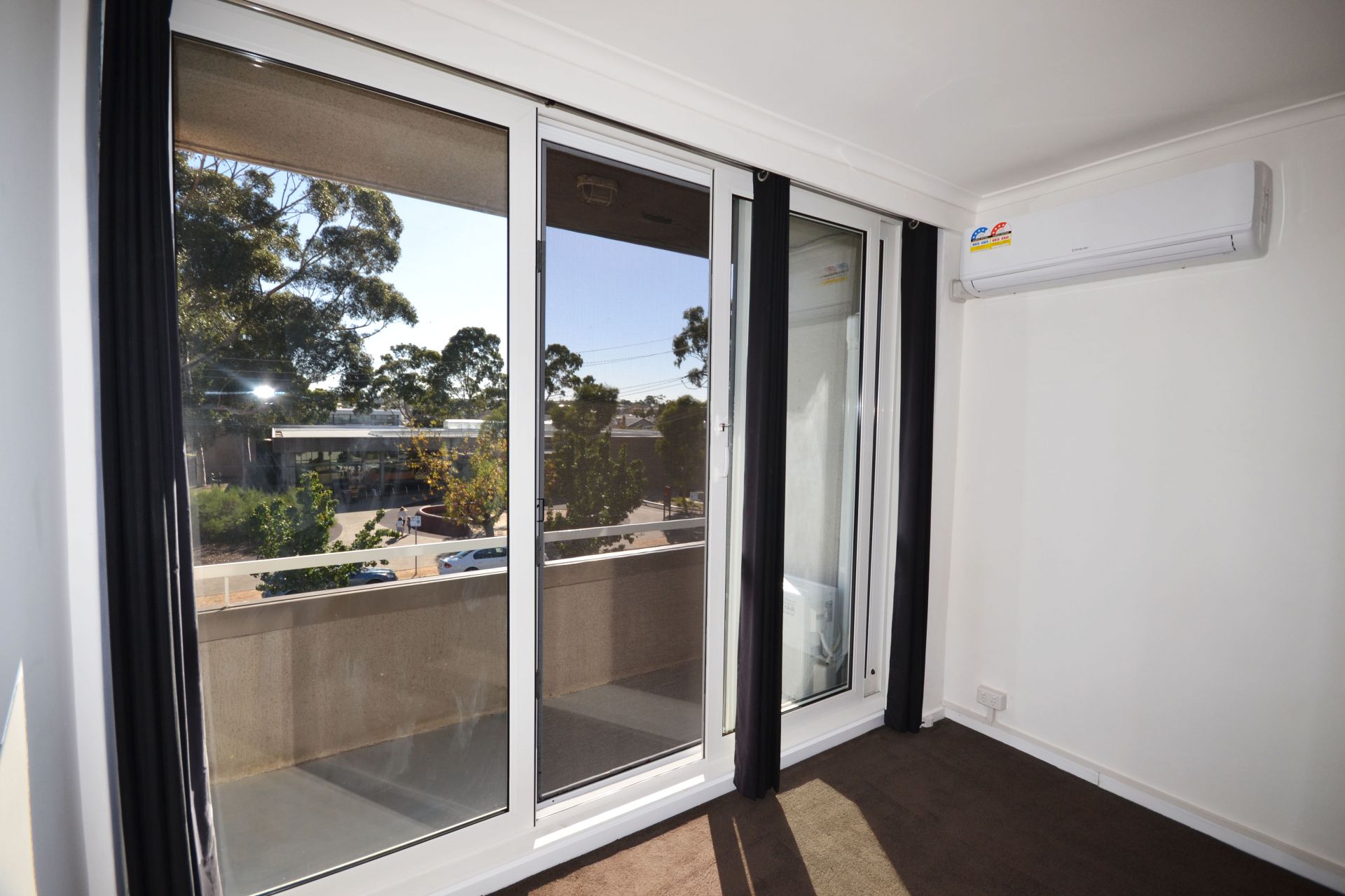 RENOVATED - WALKING DISTANCE TO ZONE 1 TRAIN AND TRAM