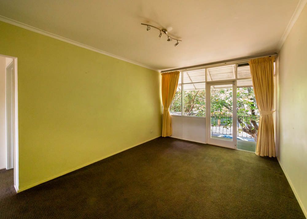 ** Drop in Price ** Ground level 1 bedroom in the heart of Ivanhoe
