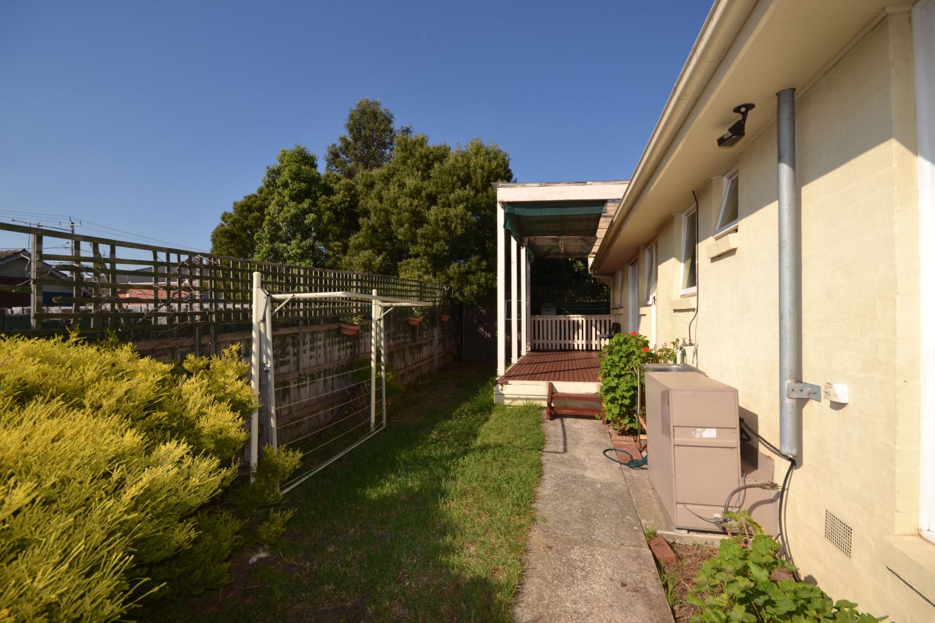 REAR OF ONLY TWO UNITS ON THE BLOCK