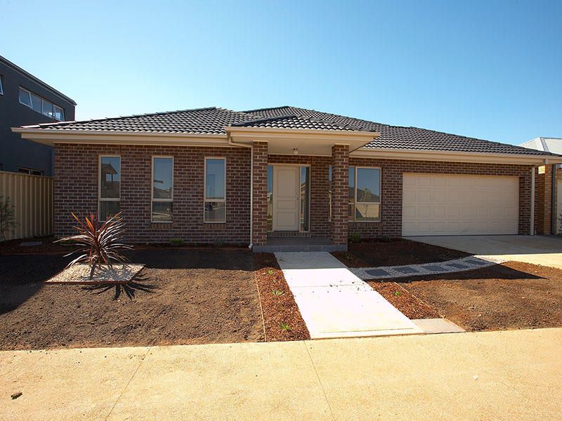 27 The Avenue, Caroline Springs - Thumbnail 2