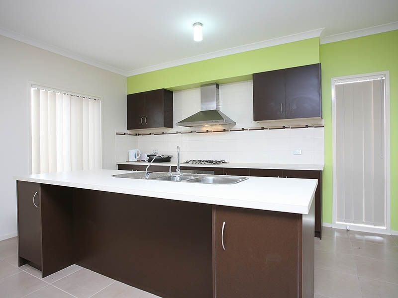 2 Forest Glade Way, Caroline Springs - Thumbnail 3