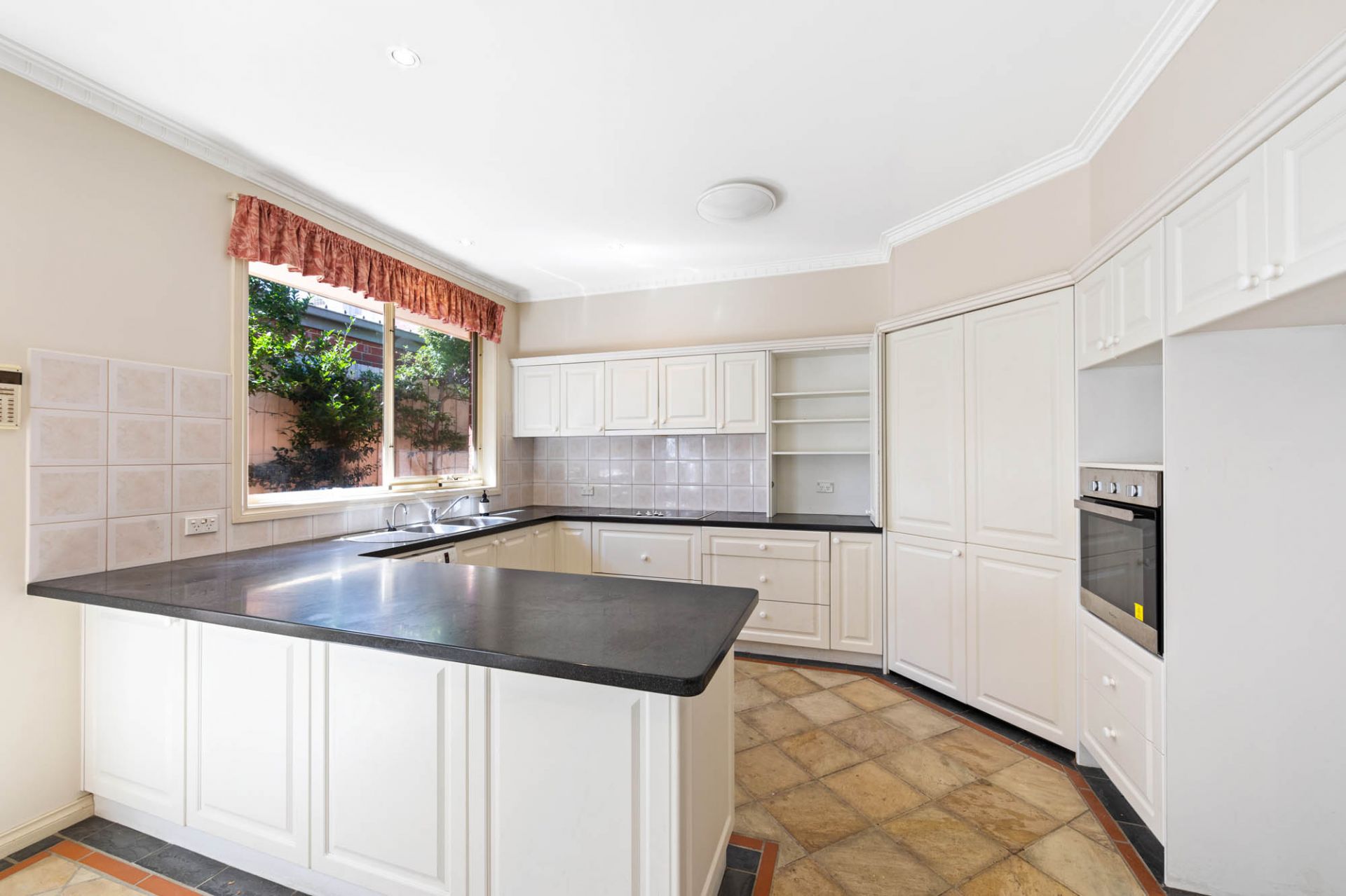 16A Wattle Grove, McKinnon - Thumbnail 3