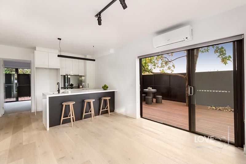 Bespoke design excellence in prime Thornbury location