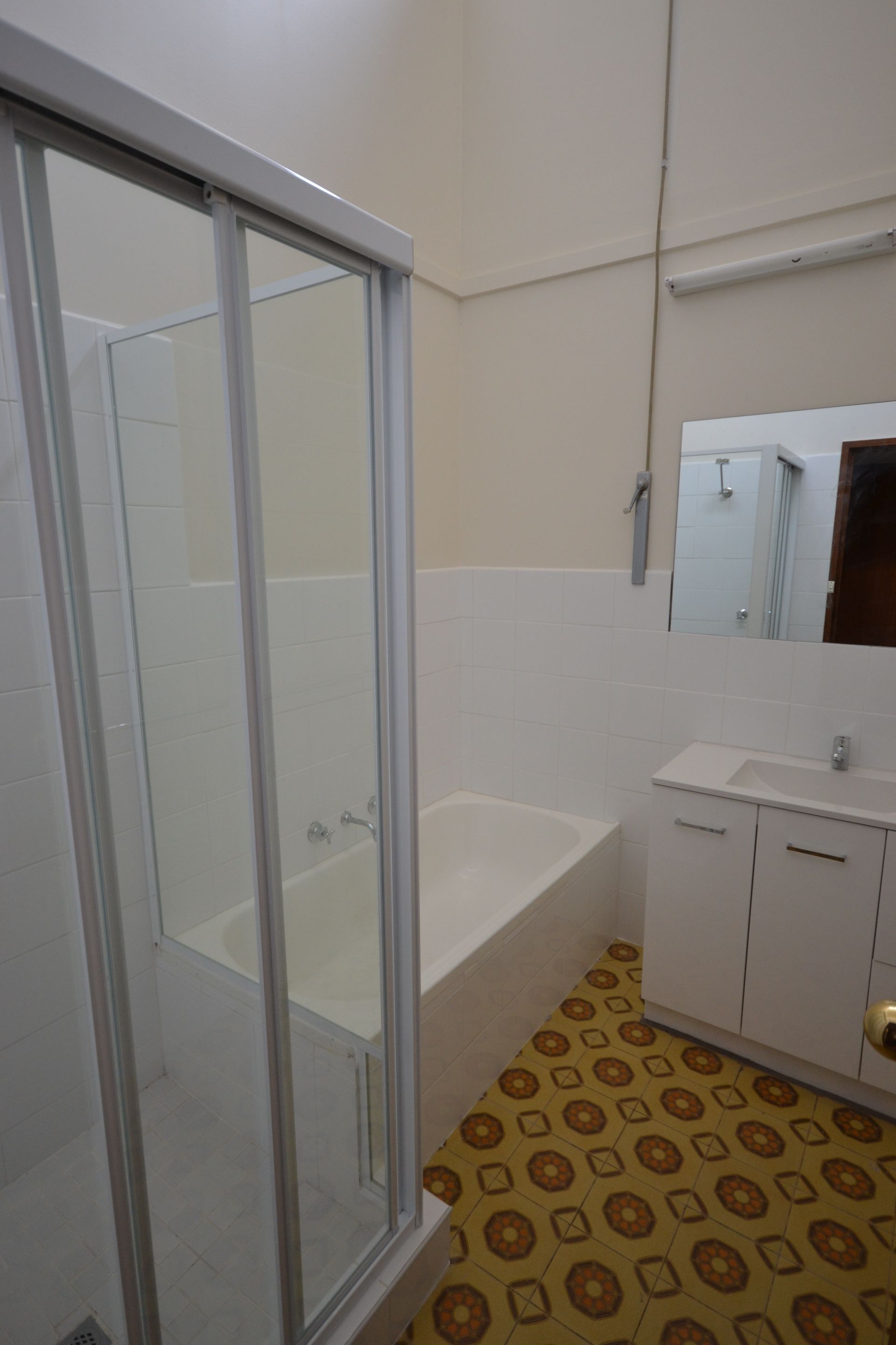 RENOVATED VILLA UNIT IN GREAT LOCATION