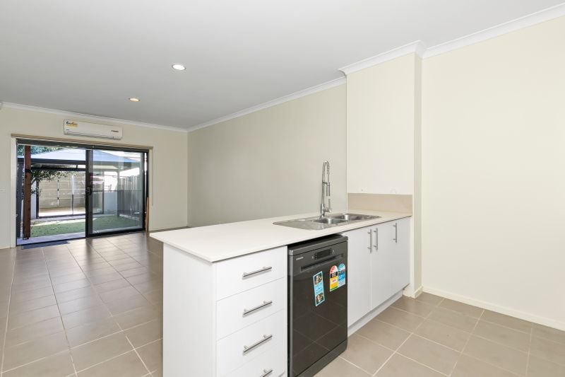 38 Little Windrock Lane, Craigieburn