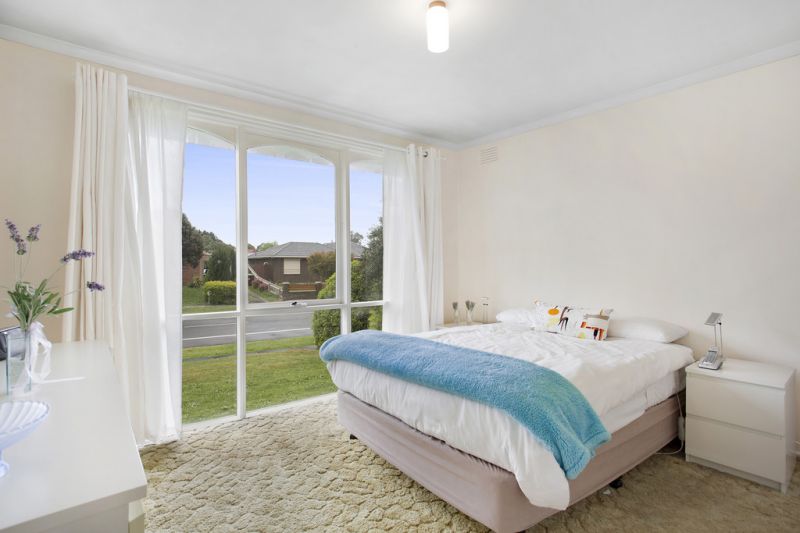 56 Essex Park Drive, Endeavour Hills - Thumbnail 5